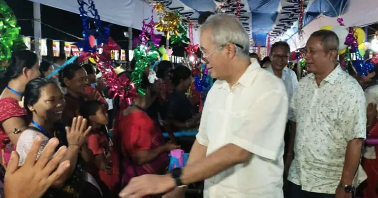 ৫১তম কঠিন চীবর দানোৎসবের চীবর বুনন উদ্বোধন করছেন উপদেষ্টা